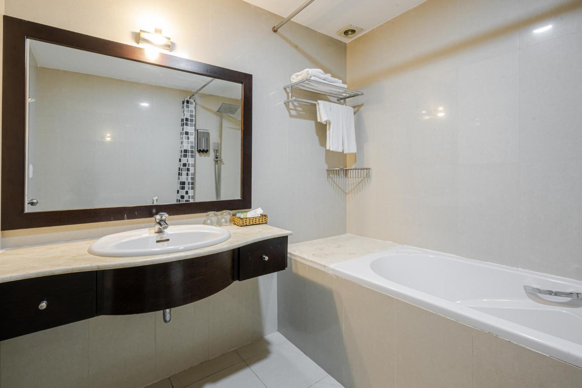 La Serena Boutique Hotel Ho Chi Minh City Exterior photo